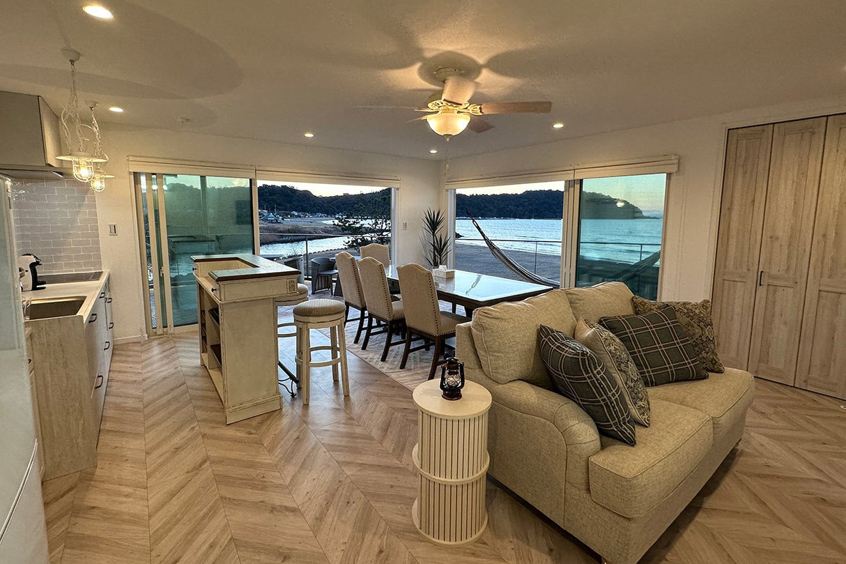 シーサイドデッキ Calme by ZICCA