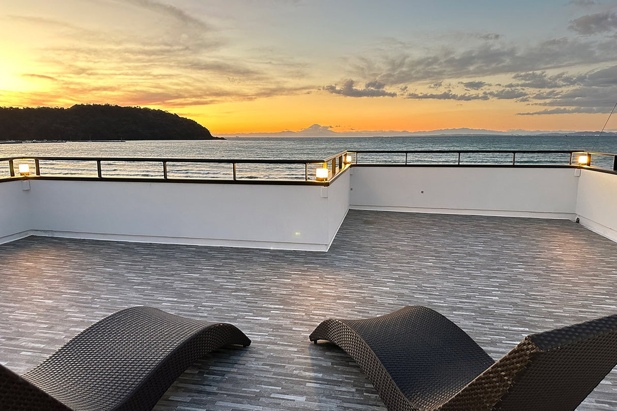 シーサイドデッキ Calme by ZICCA