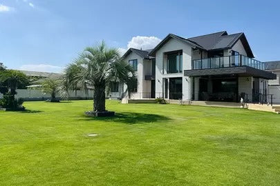 木更津 芝庭付デザイナーズハウス